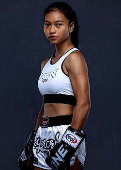 Anna Jaroonsak